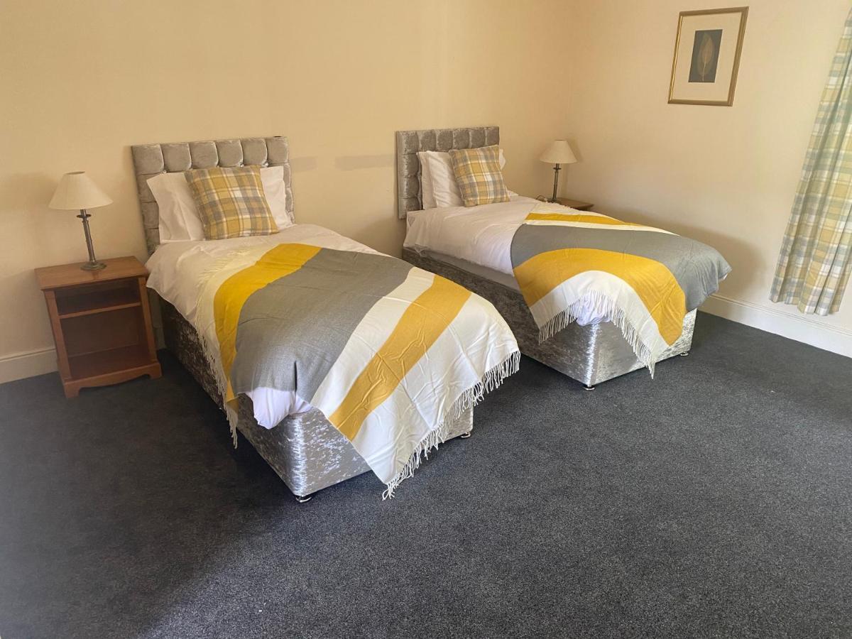 The Coach And Horses Bed & Breakfast Уинчестър Екстериор снимка