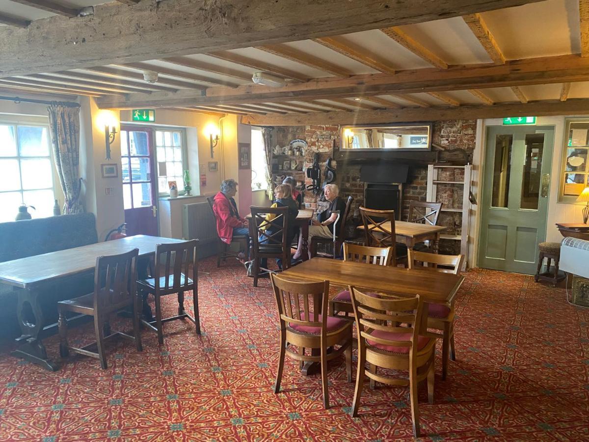 The Coach And Horses Bed & Breakfast Уинчестър Екстериор снимка