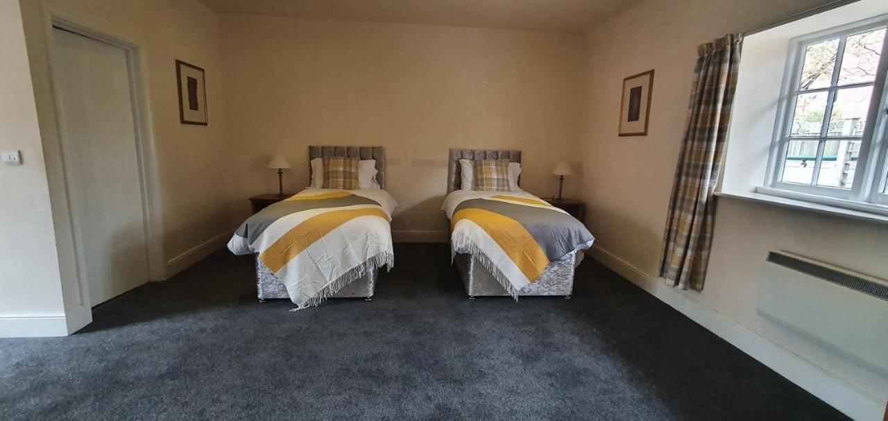 The Coach And Horses Bed & Breakfast Уинчестър Екстериор снимка