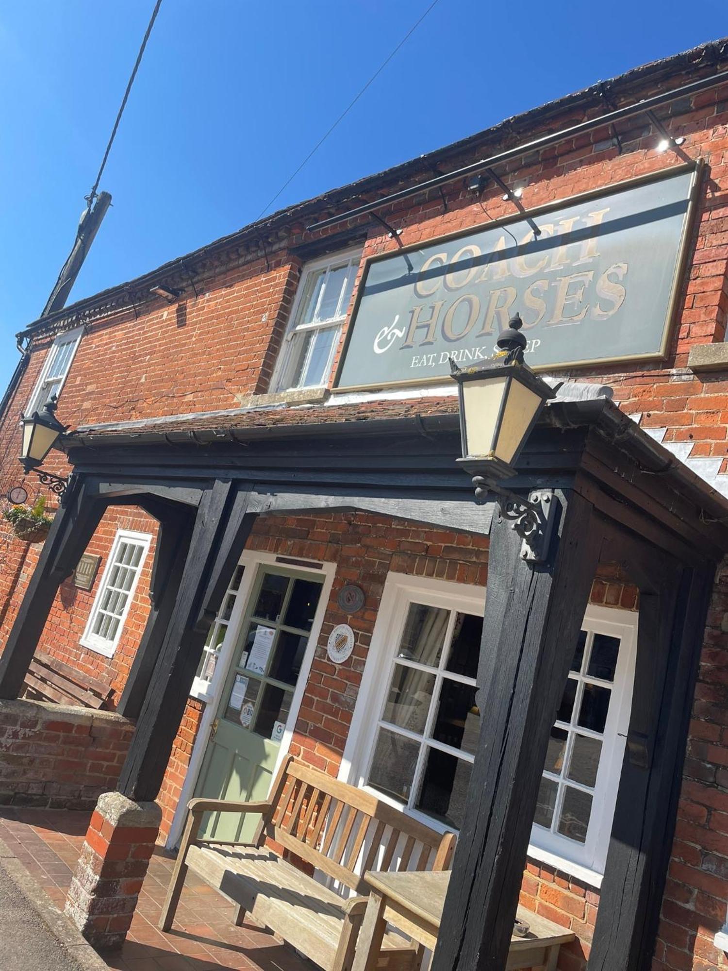 The Coach And Horses Bed & Breakfast Уинчестър Екстериор снимка